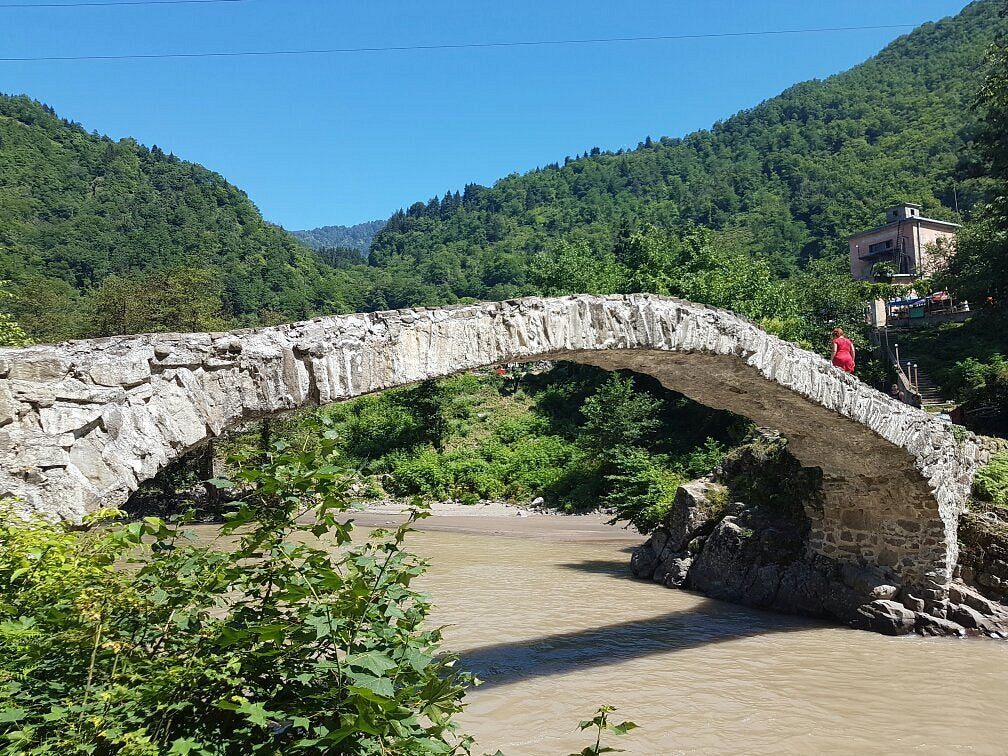 The Stone Arch Bridge of Makhuntseti: A Majestic Marvel of Engineering