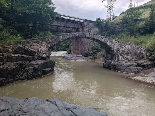 Purtio Bridge (ფურტიოს ხიდი): A Historical Gem in the Heart of Georgia